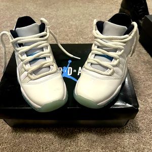 Nike Air Jordan size 4 mid kids white/Blue